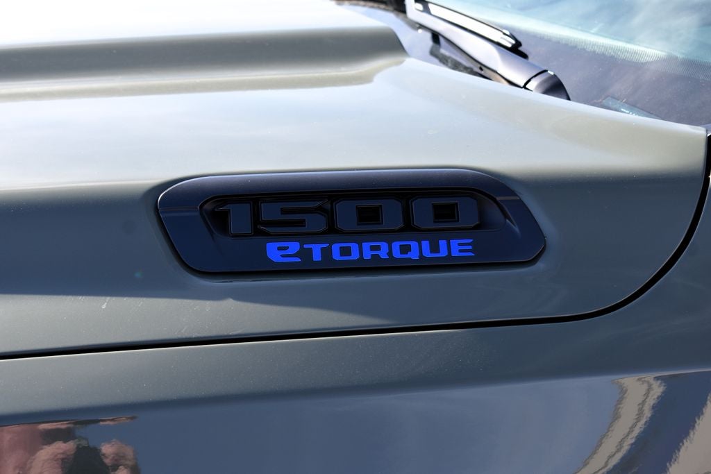 2026 RAM 1500 Big Horn/Lone Star Crew Cab 4x4 Night Edition w/5.7L Hemi