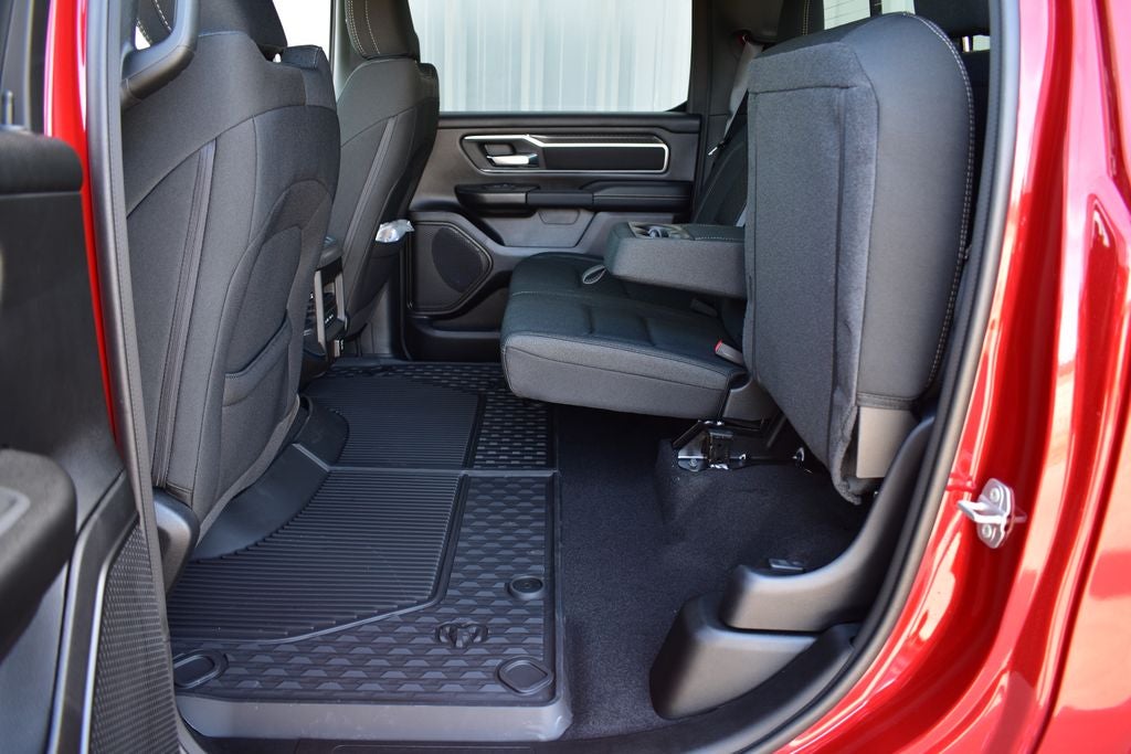 2026 RAM 1500 Big Horn/Lone Star Crew Cab 4x4 Night Edition w/5.7L Hemi