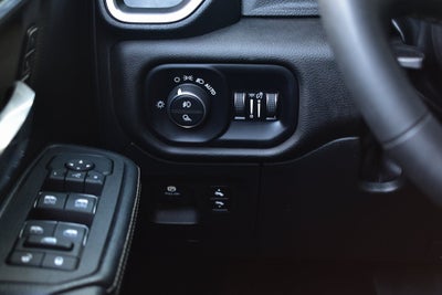 2025 RAM 1500 Laramie Crew Cab 4x4