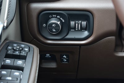 2025 RAM 1500 Laramie Crew Cab 4x4 5'7" Box