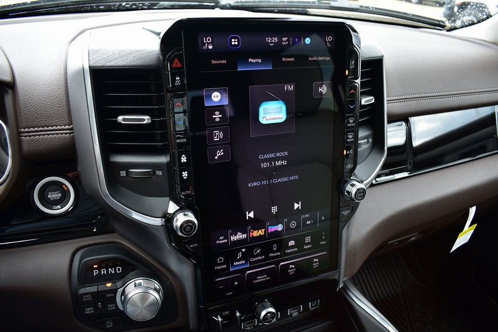 2025 RAM 1500 Laramie Crew Cab 4x4 5'7" Box