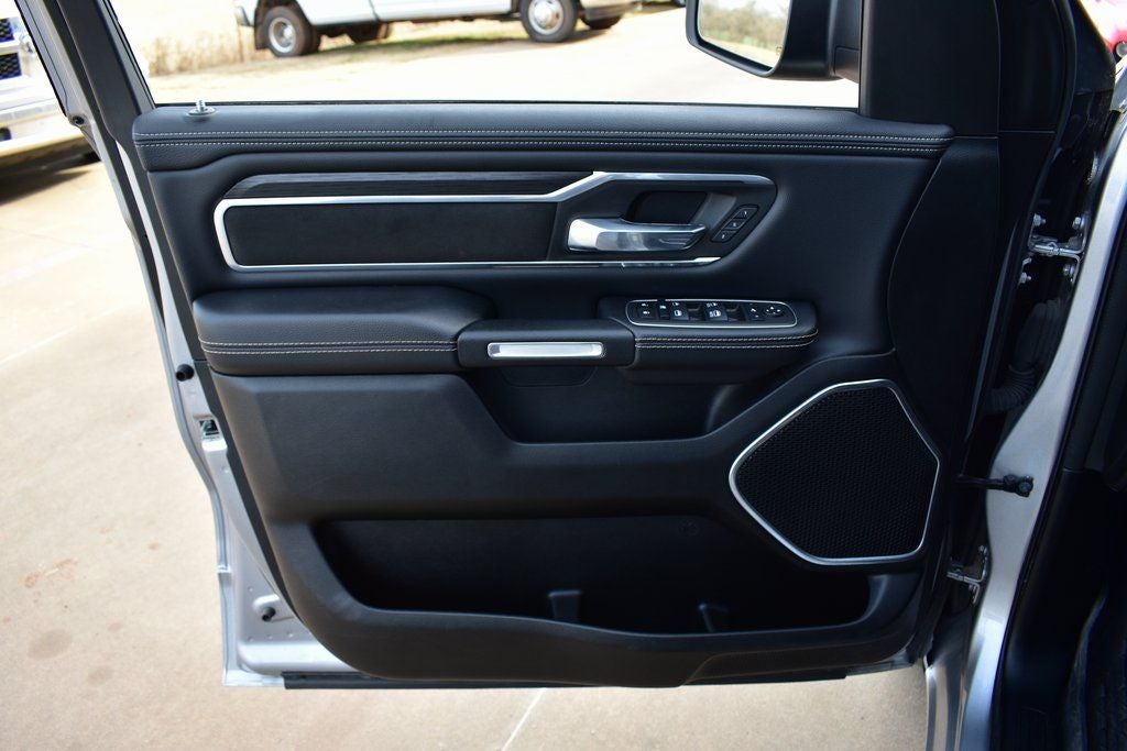 2023 RAM 1500 Laramie Crew Cab 4x4 w/5.7L Hemi