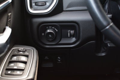 2023 RAM 1500 Laramie Crew Cab 4x4 w/5.7L Hemi