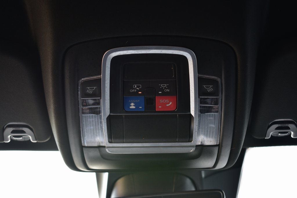 2023 RAM 1500 Laramie Crew Cab 4x4 w/5.7L Hemi