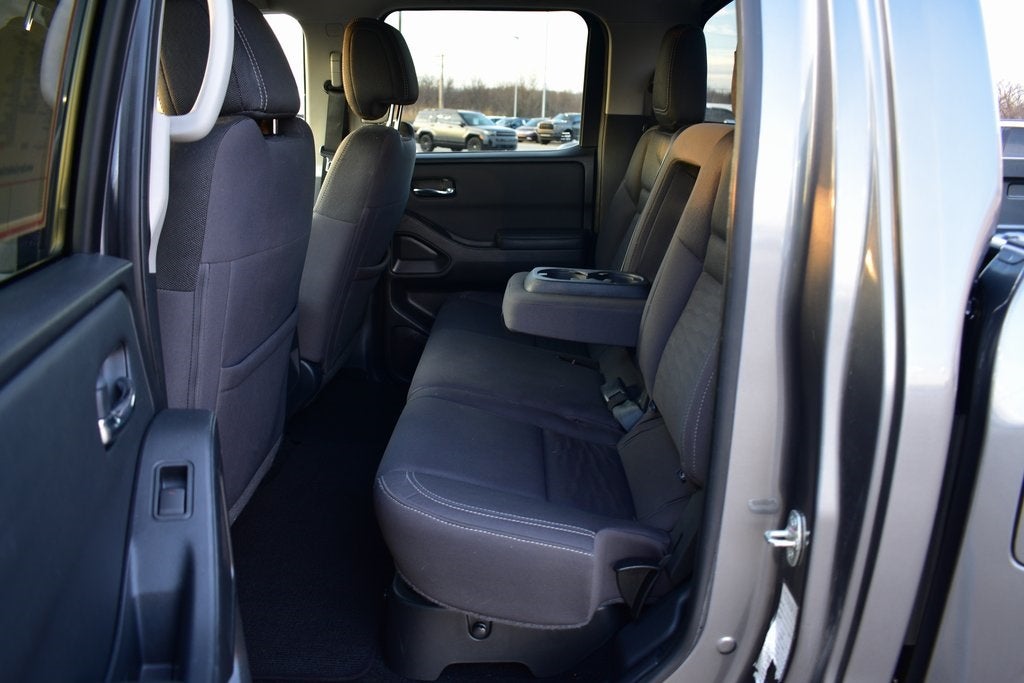 2022 Nissan Frontier SV Crew Cab 4x4