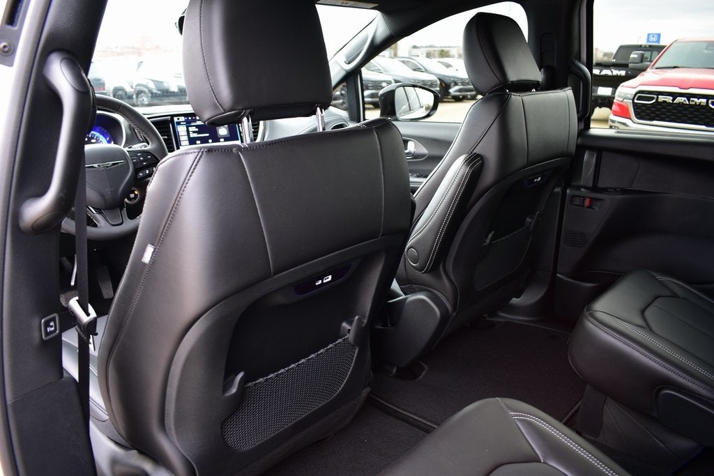 2026 Chrysler Pacifica Select S