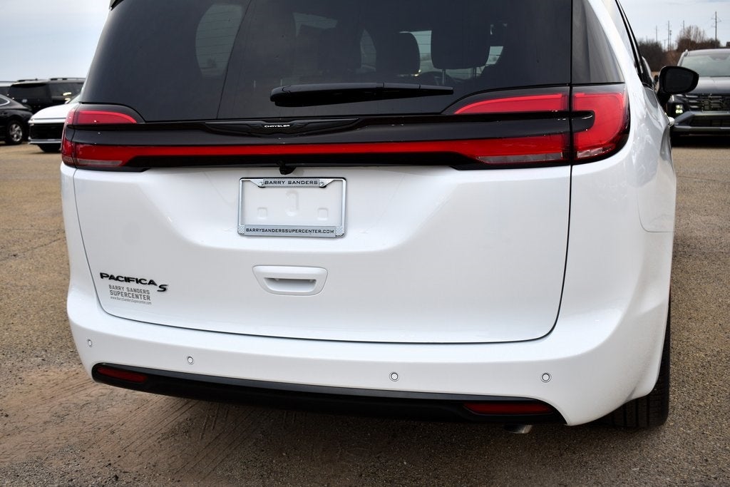 2026 Chrysler Pacifica Select S