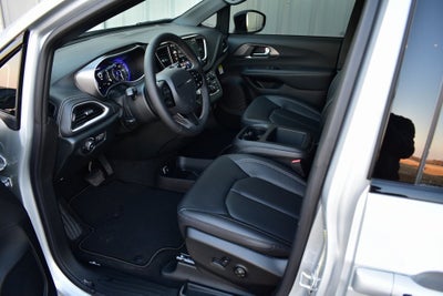 2026 Chrysler Pacifica Select S