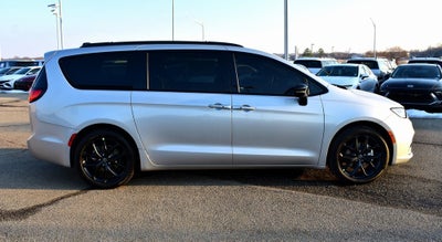 2026 Chrysler Pacifica Select S