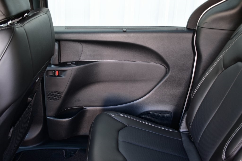 2026 Chrysler Pacifica Select S