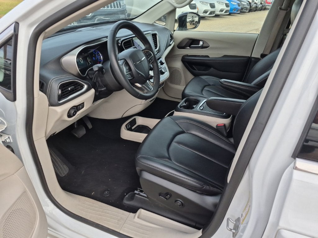 2024 Chrysler Pacifica Hybrid Select