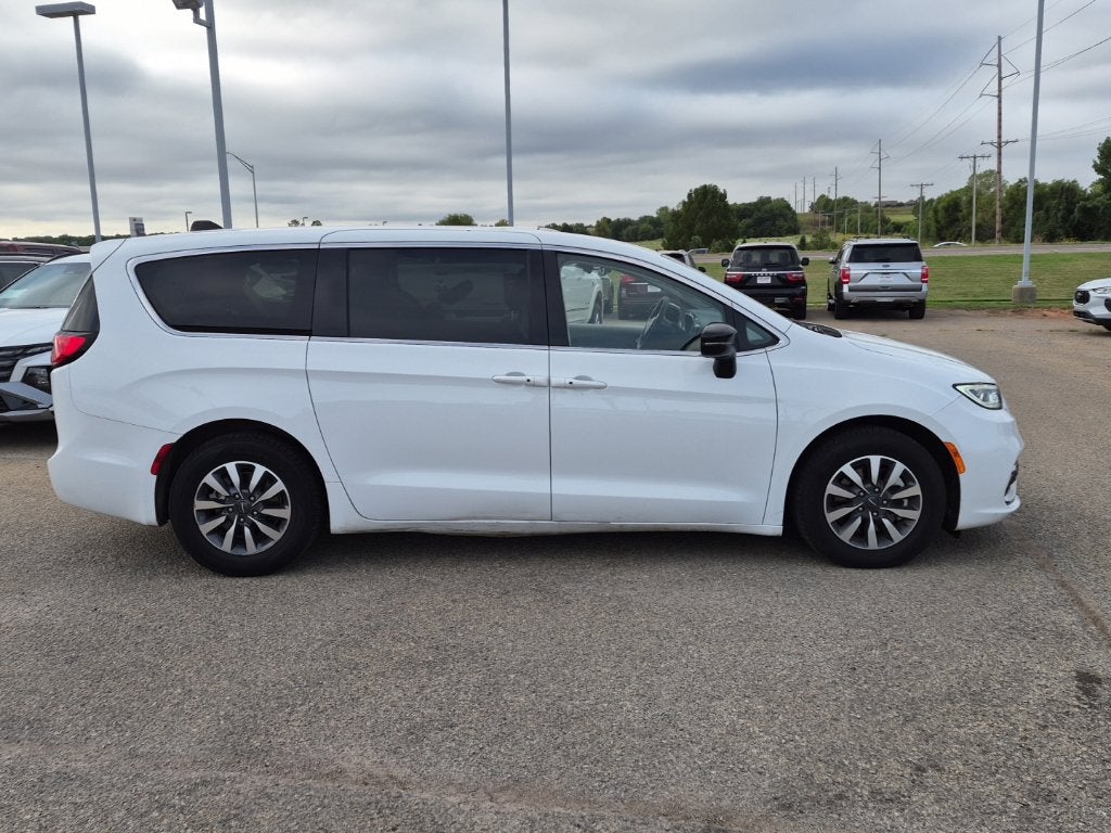 2024 Chrysler Pacifica Hybrid Select