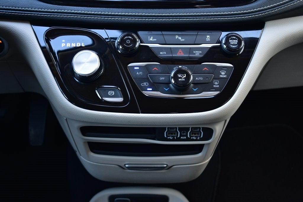 2024 Chrysler Pacifica Hybrid Select