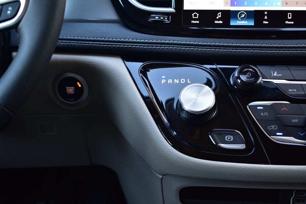 2024 Chrysler Pacifica Hybrid Select