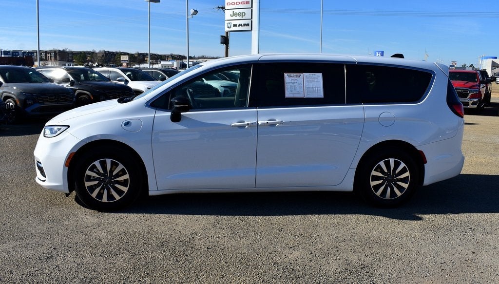 2024 Chrysler Pacifica Hybrid Select