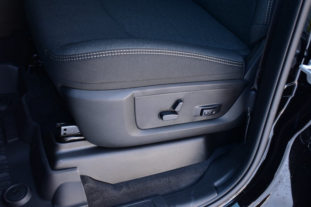 2026 RAM 2500 Big Horn Crew Cab 4x4 Night Edition