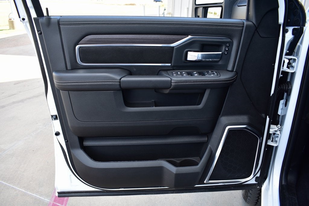 2026 RAM 2500 Laramie Night Crew Cab 4x4 6'4" Box