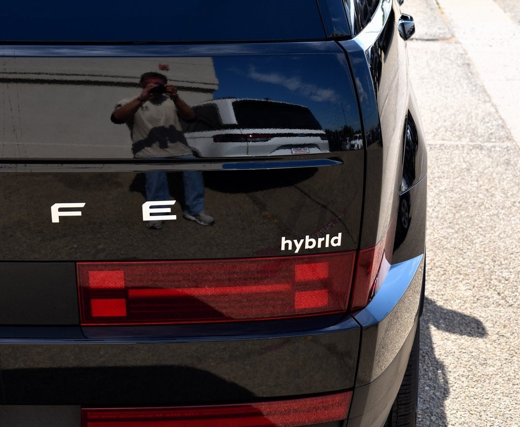 2026 Hyundai Santa Fe Hybrid SE