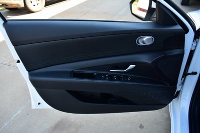 2025 Hyundai Elantra SE