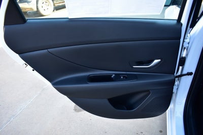 2025 Hyundai Elantra SE