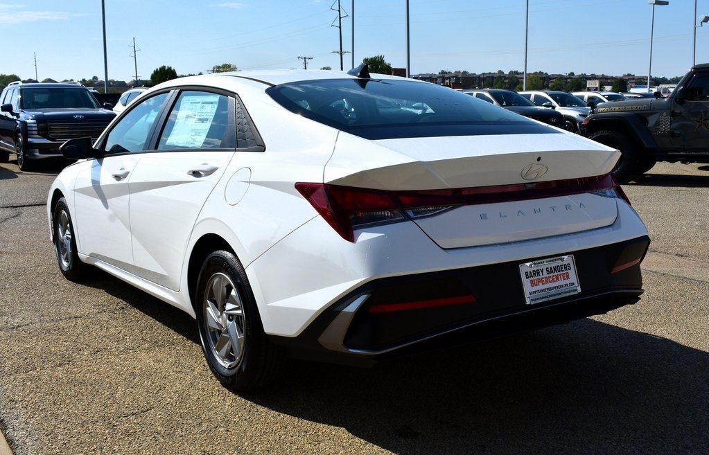 2025 Hyundai Elantra SE