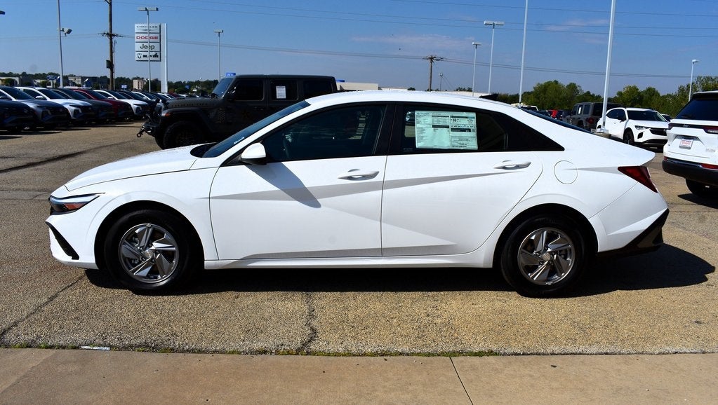 2025 Hyundai Elantra SE