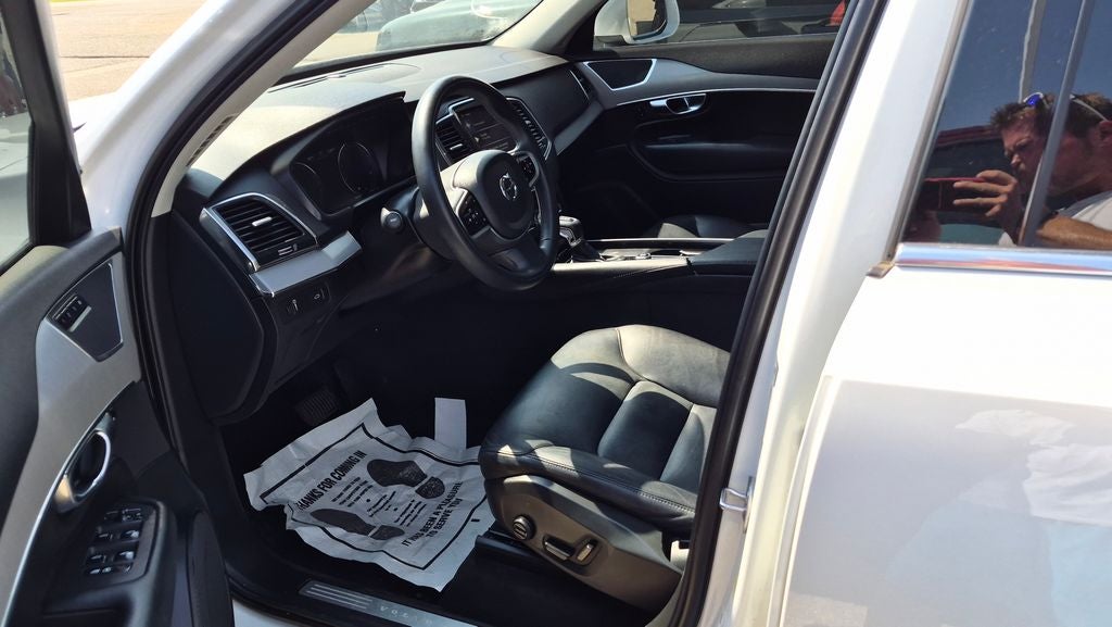 2022 Volvo XC90 T5 Momentum