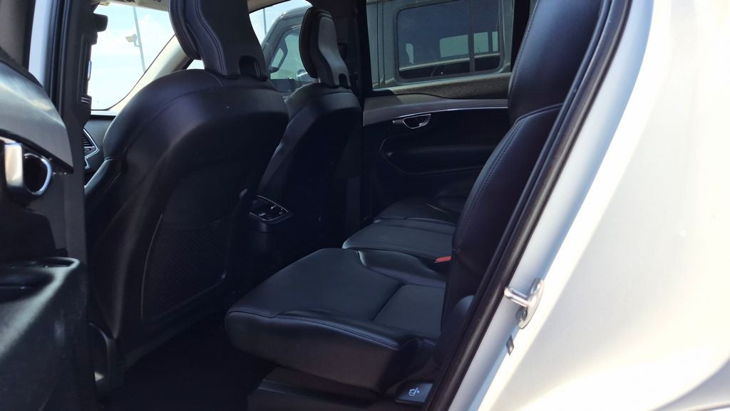 2022 Volvo XC90 T5 Momentum