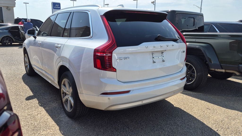 2022 Volvo XC90 T5 Momentum