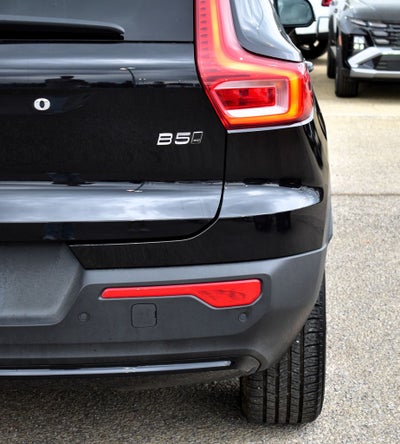 2023 Volvo XC40 B5 Plus Dark Theme