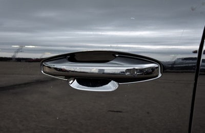 2023 Volvo XC40 B5 Plus Dark Theme