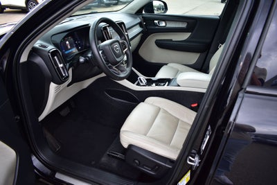 2023 Volvo XC40 B5 Plus Dark Theme