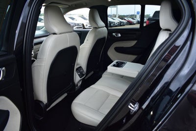 2023 Volvo XC40 B5 Plus Dark Theme