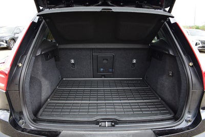 2023 Volvo XC40 B5 Plus Dark Theme