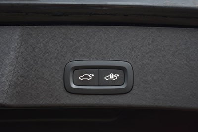 2023 Volvo XC40 B5 Plus Dark Theme