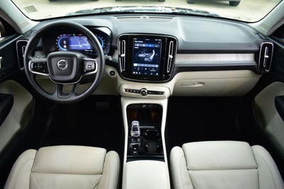 2023 Volvo XC40 B5 Plus Dark Theme