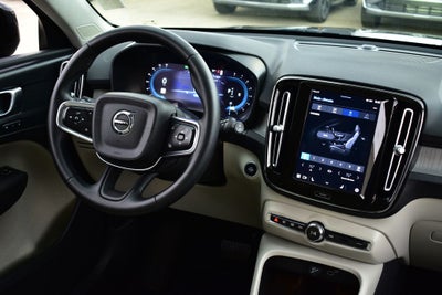 2023 Volvo XC40 B5 Plus Dark Theme