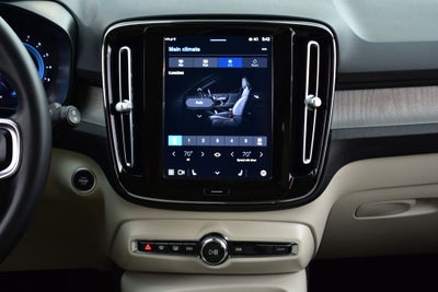 2023 Volvo XC40 B5 Plus Dark Theme