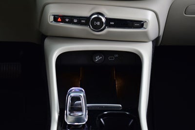 2023 Volvo XC40 B5 Plus Dark Theme