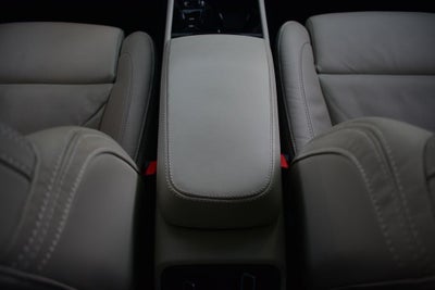 2023 Volvo XC40 B5 Plus Dark Theme