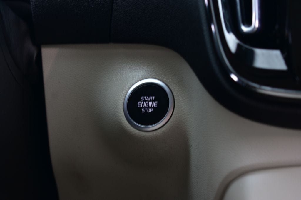 2023 Volvo XC40 B5 Plus Dark Theme