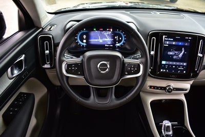 2023 Volvo XC40 B5 Plus Dark Theme