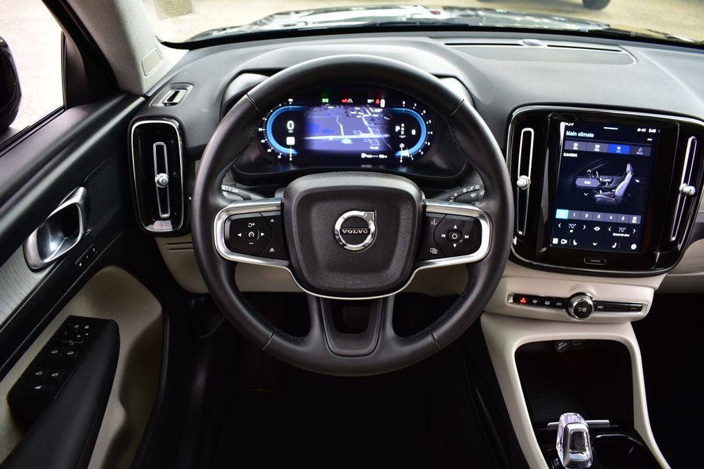 2023 Volvo XC40 B5 Plus Dark Theme