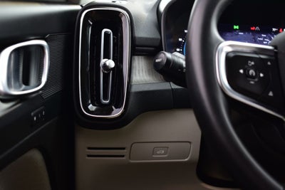 2023 Volvo XC40 B5 Plus Dark Theme