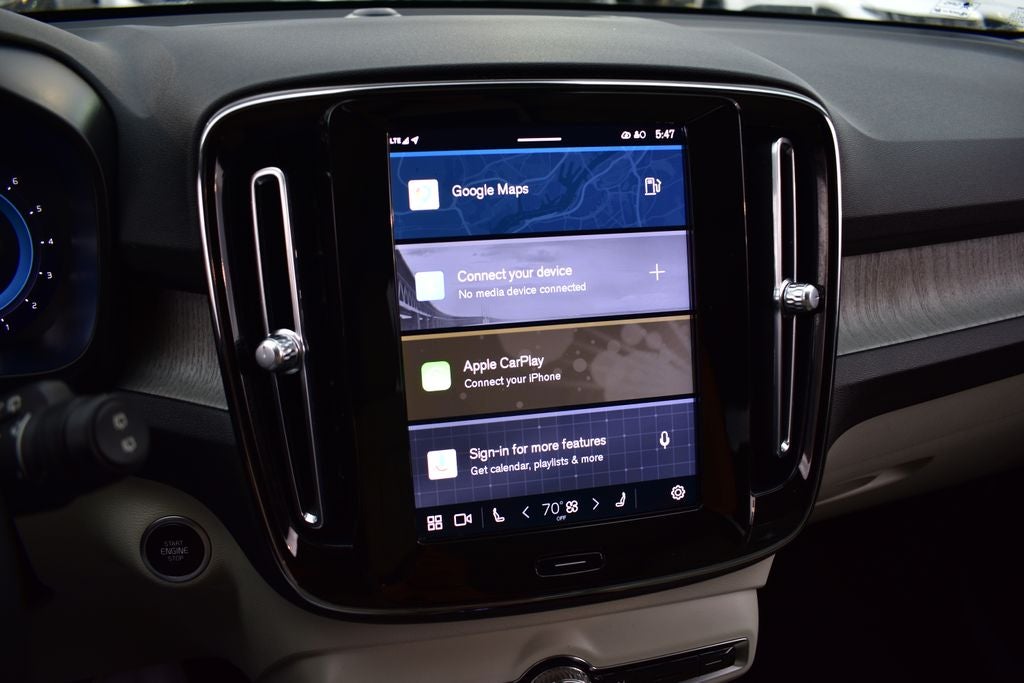 2023 Volvo XC40 B5 Plus Dark Theme