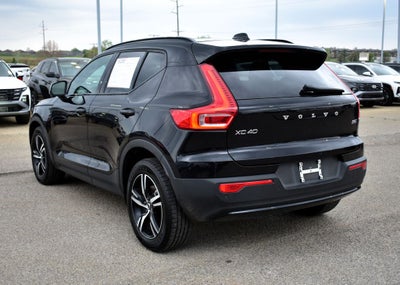 2023 Volvo XC40 B5 Plus Dark Theme