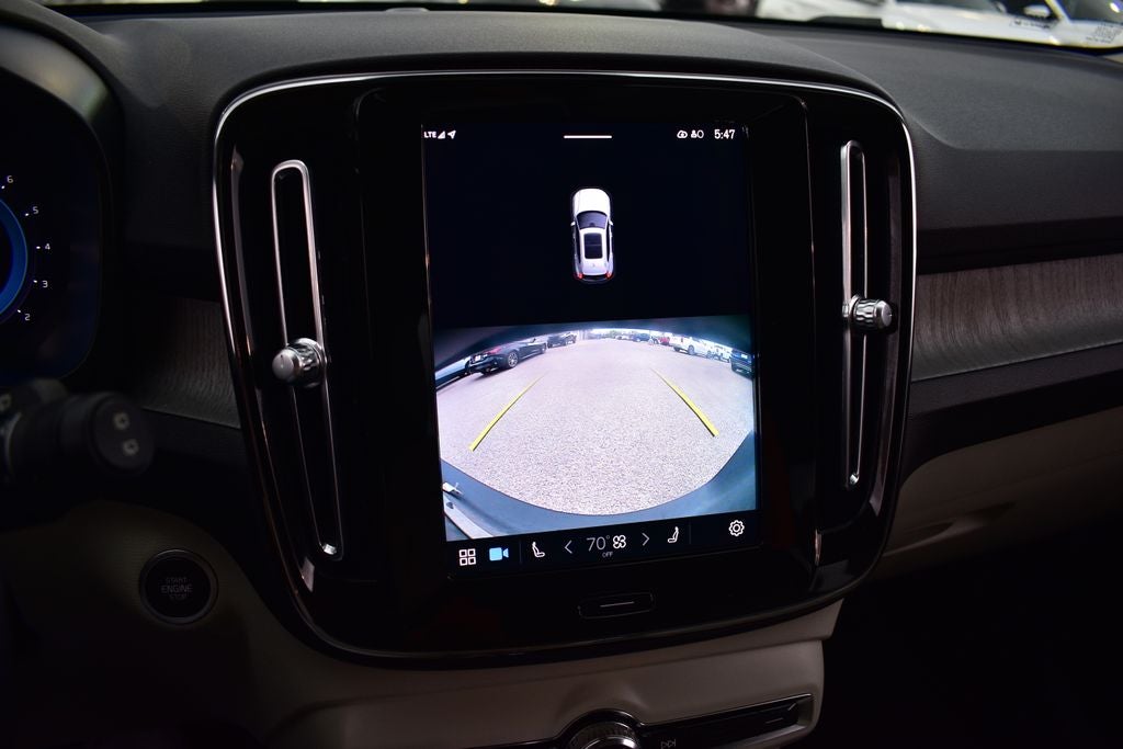 2023 Volvo XC40 B5 Plus Dark Theme