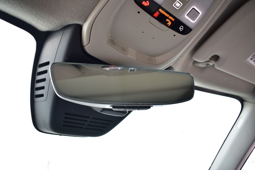 2023 Volvo XC40 B5 Plus Dark Theme