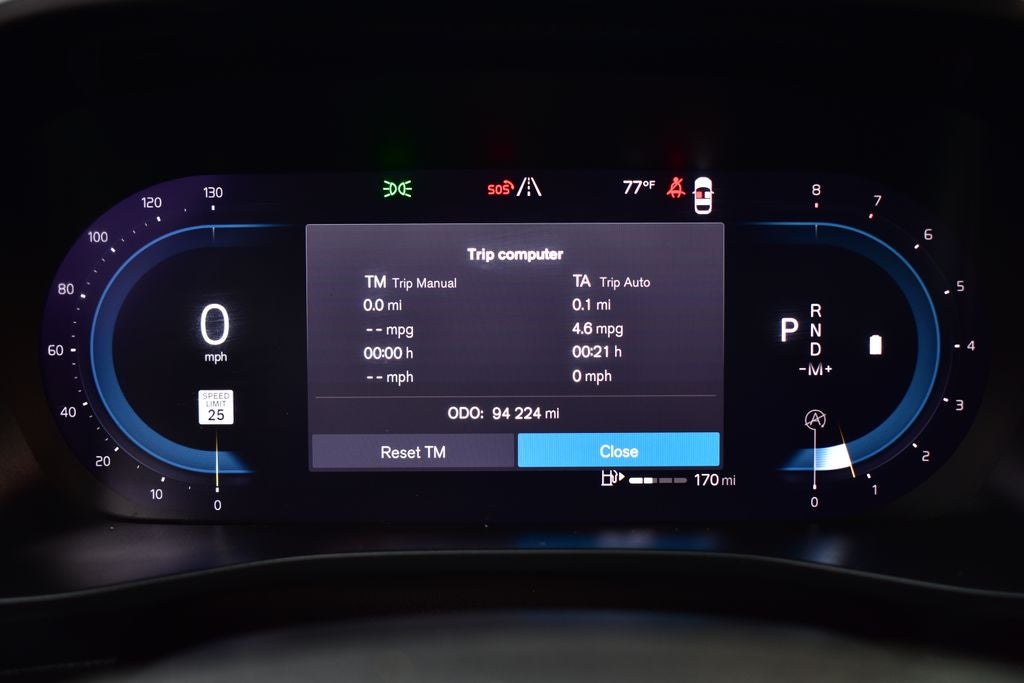 2023 Volvo XC40 B5 Plus Dark Theme