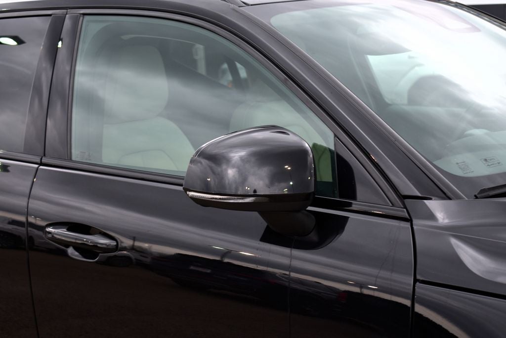 2023 Volvo XC40 B5 Plus Dark Theme